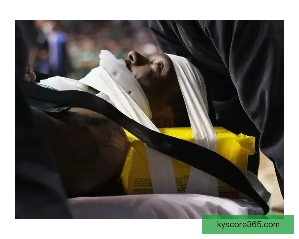 比塔泽恶犯遭驱逐 丹尼尔斯为队友出头吃T 引发场上冲突